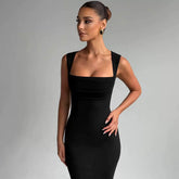 Sleeveless waist cinching sliding dress with square neckline and sleeveless waist cinching