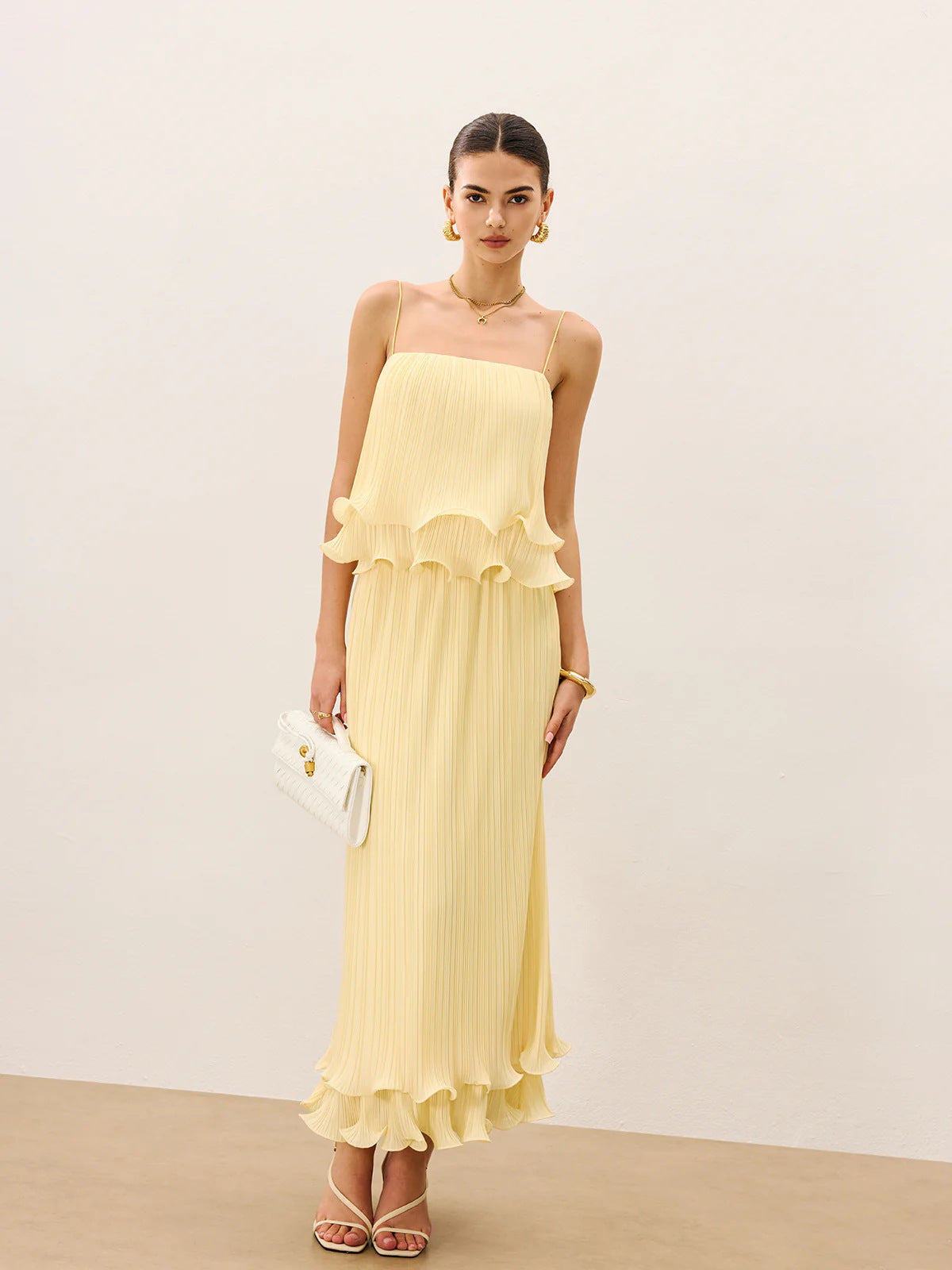 2026 new cross-border women's dress from Europe and America, gentle and pure, with fine pleats, suspenders, square neckline, ruffle edges, waist cinching and slimming effect