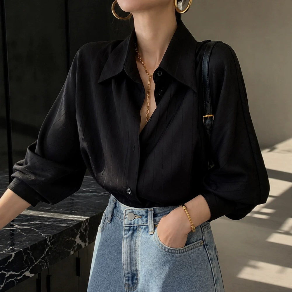 European and American 2026 autumn women's fashion temperament commuting style solid color striped satin design sense niche fashionable top