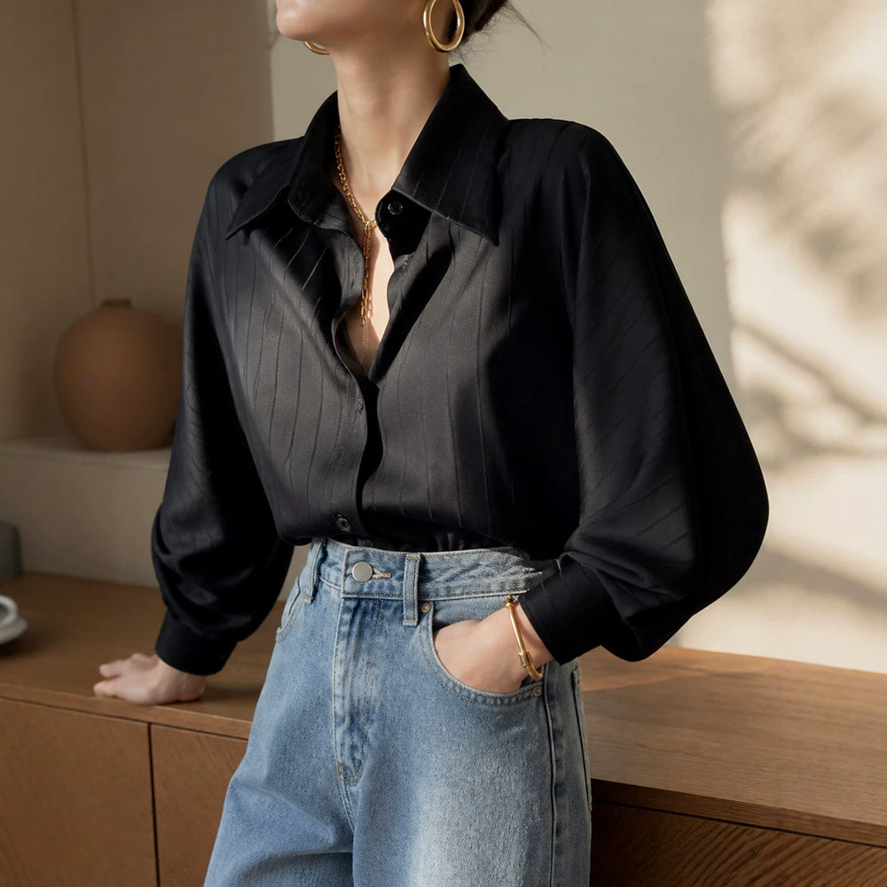 European and American 2026 autumn women's fashion temperament commuting style solid color striped satin design sense niche fashionable top