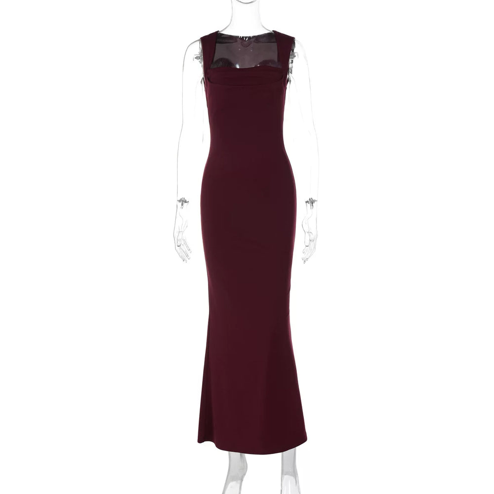 Sleeveless waist cinching sliding dress with square neckline and sleeveless waist cinching