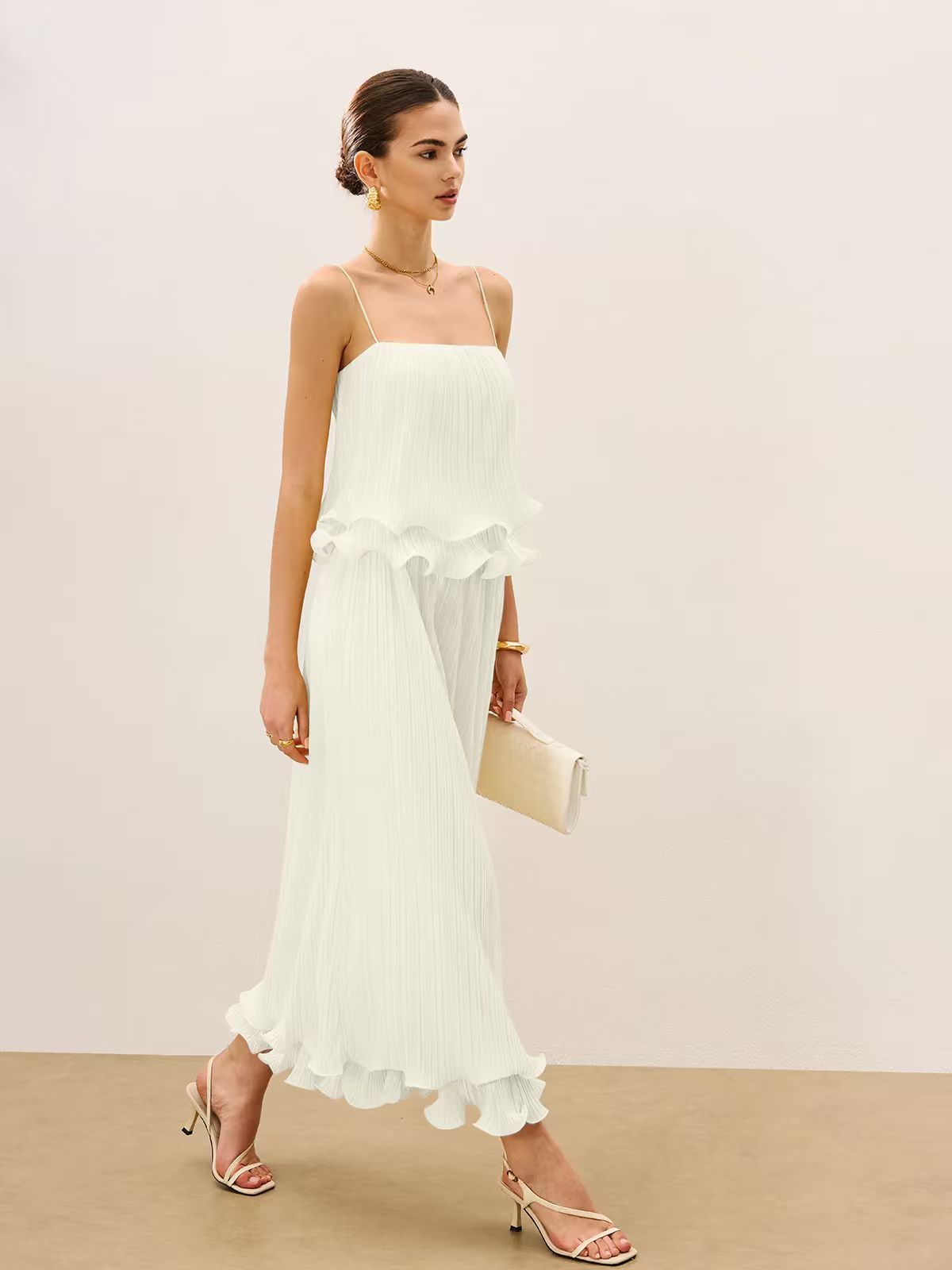 2026 new cross-border women's dress from Europe and America, gentle and pure, with fine pleats, suspenders, square neckline, ruffle edges, waist cinching and slimming effect