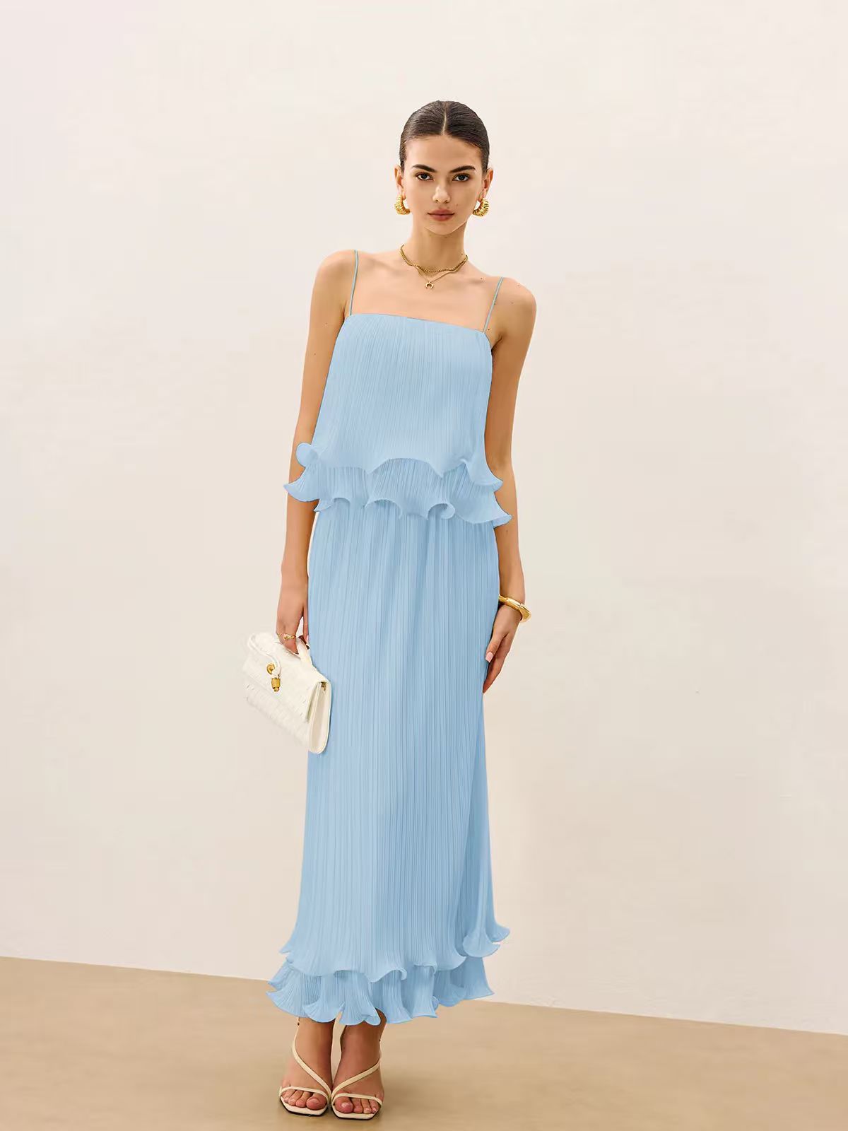 2026 new cross-border women's dress from Europe and America, gentle and pure, with fine pleats, suspenders, square neckline, ruffle edges, waist cinching and slimming effect